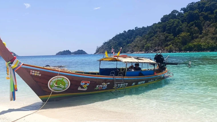 plage bateau long tail