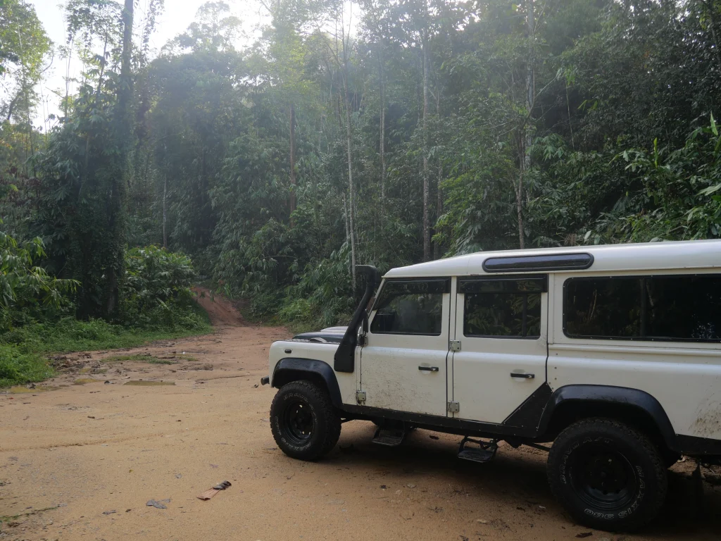 une jeep pour partir voir la rafflesia
