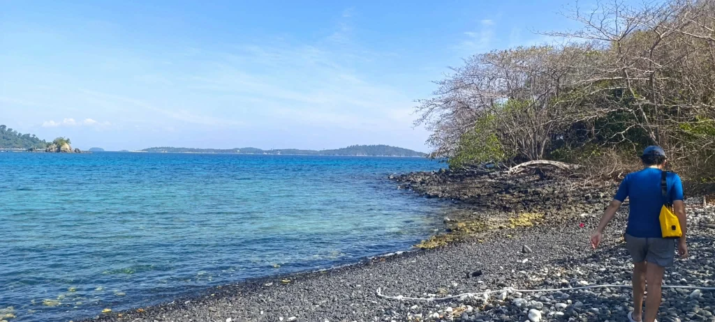 plage de galet île de tarutao
