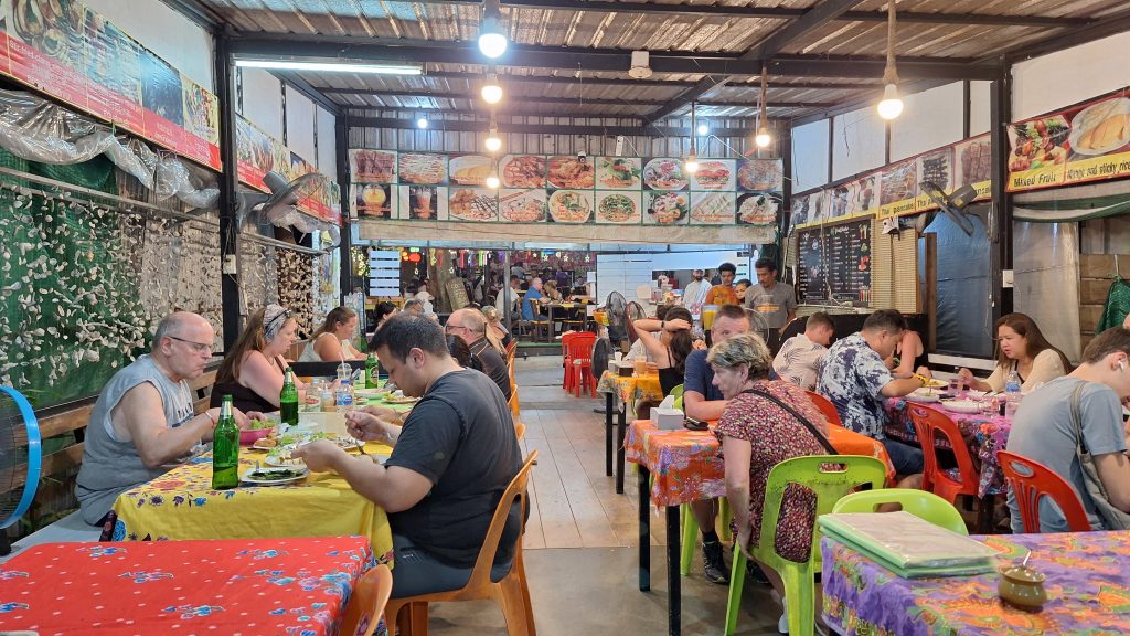 intérieur de ce restaurant de koh lipe