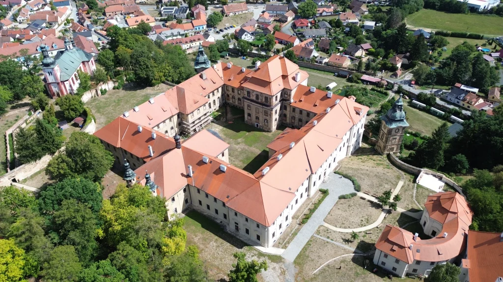 vu du drone de l'abbaye